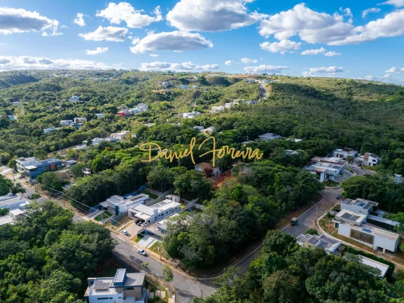 Imagem Terreno de esquina, plano com 1.180 m² no Condomínio Santa Monica