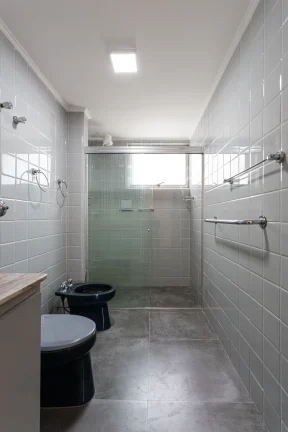 Imagem Apartamento 158M² Reformado, 3Q, 1 Suíte, 2 Banheiros, 2 Vagas, Salão de Festas, Playground, Brinquedoteca, Bicicletário, Área Verde.