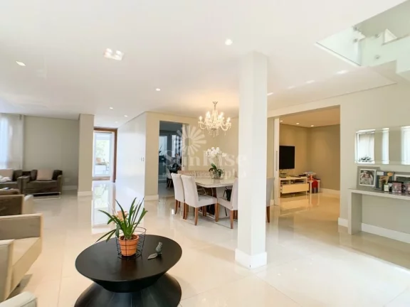 Imagem Casa a venda Alphaville 11, 4 suítes, 4 vagas, recém reformada por R$5.200.000 Santana de Parnaíba/SP