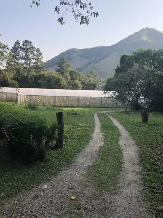 Imagem Fazenda de Morangos com 180 ha em Nova Friburgo - RJ