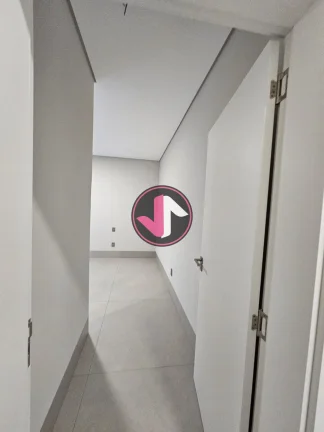 Imagem Venda Incrível em Cuiabá: Casa Neoclássica no Condomínio Villa Jardim Descubra o luxo e a elegâ...