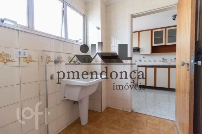 Imagem Lindo apartamento no último andar, com uma bela vista, planta espaçosa e muita luminosidade natura...