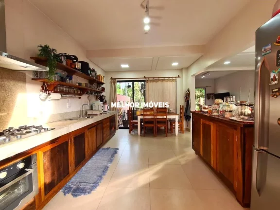 Imagem Casa Duplex á venda com 4 dormitórios localizada na praia Mariscal em Bombinhas.