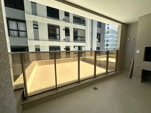 Imagem Apartamento semimobiliado com 3 dormitórios sendo 3 suítes e 2 vagas de garagem em Itajaí