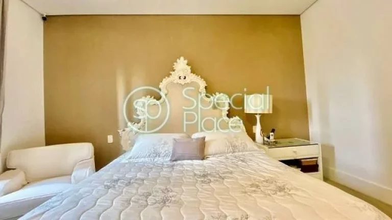 Imagem Lindo apartamento com 263m² de área privativa. São 4 dormitórios ( 4 suítes ) e 5 vagas na gara...