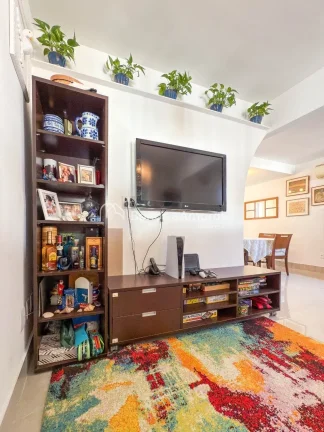 Imagem Esta charmosa casa, totalmente planejada e recém reformada, oferece conforto e praticidade para tod...