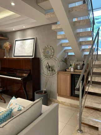 Imagem Casa Ampla em Condomínio de Alto Padrão em Valinhos com 3 Suítes e Sala de Cinema Exclusiva!