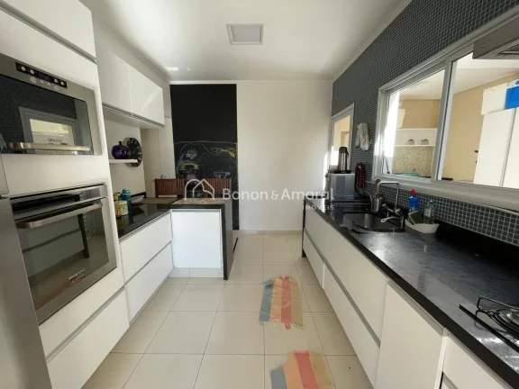 Imagem Encantadora residência em condomínio fechado, com projeto moderno e ambientes integrados que propo...