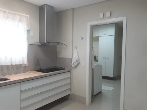 Imagem Apartamento 250 M², 3 Quartos, 3 Suítes, 5 Banheiros, 4 Vagas, Varanda, Lavabo, Piscina, Academia, Brinquedoteca, Quadra, Playground, Brinquedoteca.