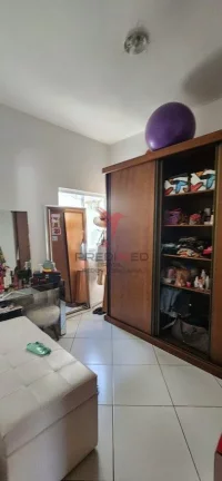 Imagem Casa Mobiliada de 4 Quartos, Piscina Churrasqueira, garagem para 4 Carros,Parq das árvores