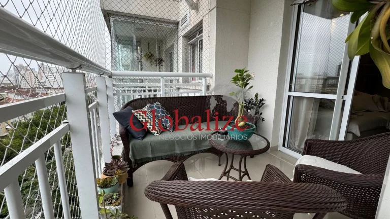 Imagem Apartamento mobiliado com varanda de 84 metros 1 suite 2 dormitórios 1 vaga coletiva suficiente localizado no Marapé Santos R$835.000,00