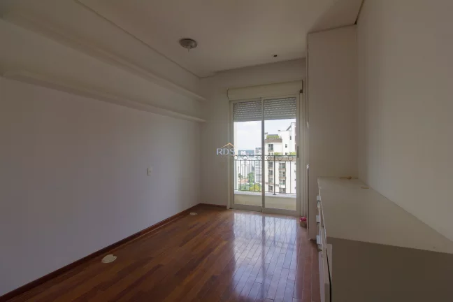 Imagem Vende apartamento de 260m² com 4 suítes e 4 vagas no Edifício Lindenberg Tangará