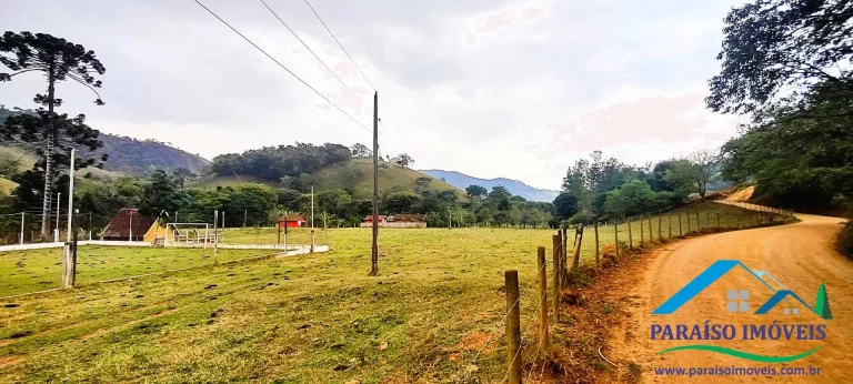 Imagem Oportunidade: Chácara com 2 Chalés, Ponto Comercial e Campo de futebol!