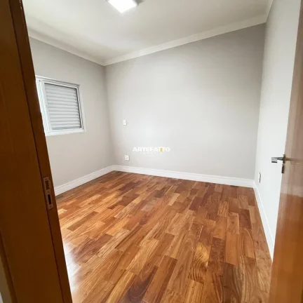 Imagem Vende-se Apartamento Novo, com planejados Área Central