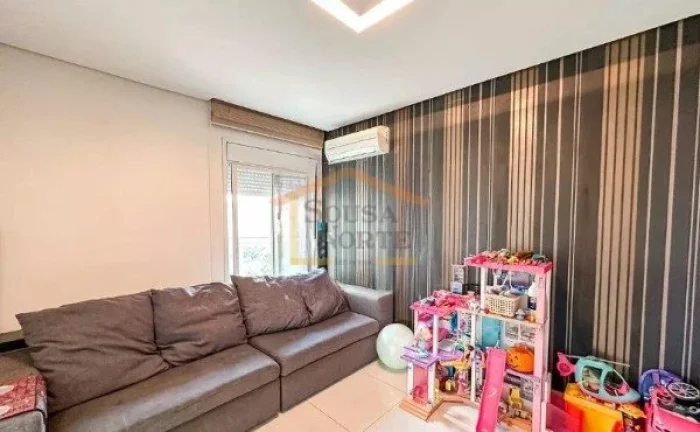 Imagem Apartamento espaçoso com 200m², composto por 3 dormitórios, sendo 3 suítes, com ambientes reform...