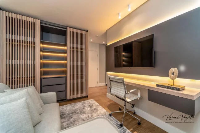 Imagem Apartamento 4 ou + dormitórios para Venda em Balneário Camboriú / SC no bairro Centro