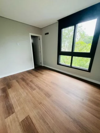Imagem Casa alto padrão com 3 suítes sendo 1 master e 5 vagas - América | Joinville/SC