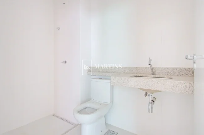 Imagem Apartamento moderno e bem distribuído, com uma suíte ampla, já com espaço planejado para armári...