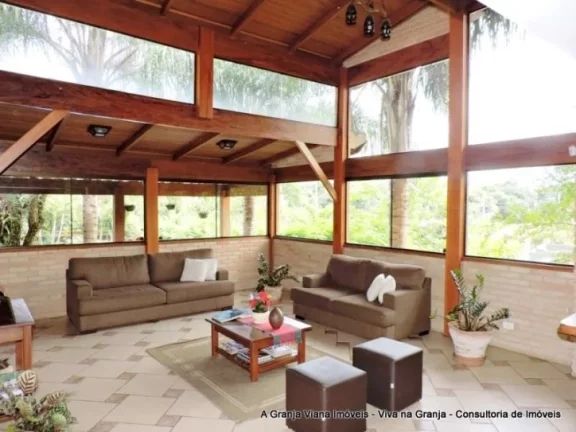 Imagem Muita privacidade com paisagismo tropical, piscina, 5 dormitórios e área gourmet completa.