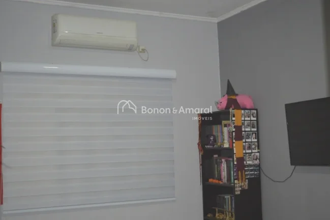 Imagem Linda casa com 3 quartos sendo 1 suíte com banheira de hidromassagem, armário embutido, sala de es...