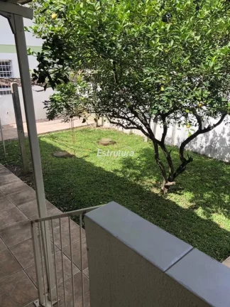 Imagem Linda casa de cinco dormitórios no bairro Nossa Senhora de Lordes.