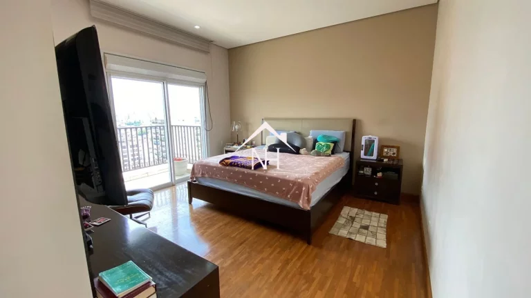 Imagem Lindo Apartamento com pé direito de 3,10m com 350m² sendo 3 suítes (1 master closet duplo e sala de banho ) e 5 vagas