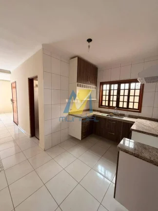 Imagem Casa com 2 dormitórios, quintal e energia sustentável à venda