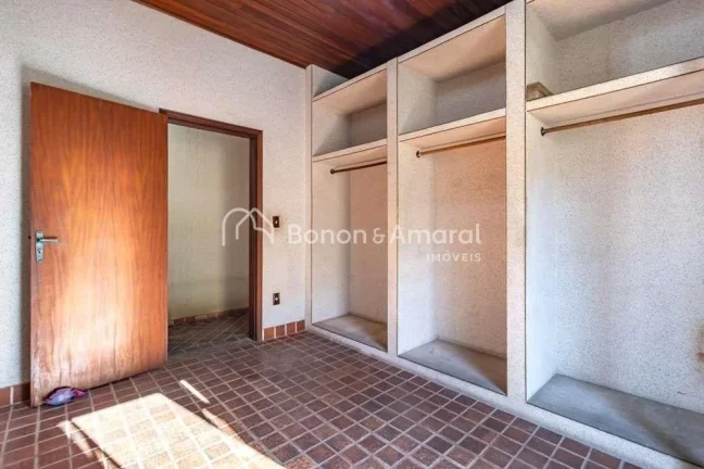 Imagem Imóvel com excelente potencial em uma das regiões mais tradicionais da cidade!

Com 3 dormitórios...