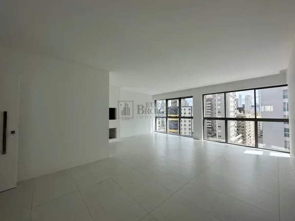Imagem Apartamento com 4 suítes à venda no Centro de Balneário Camboriú/SC