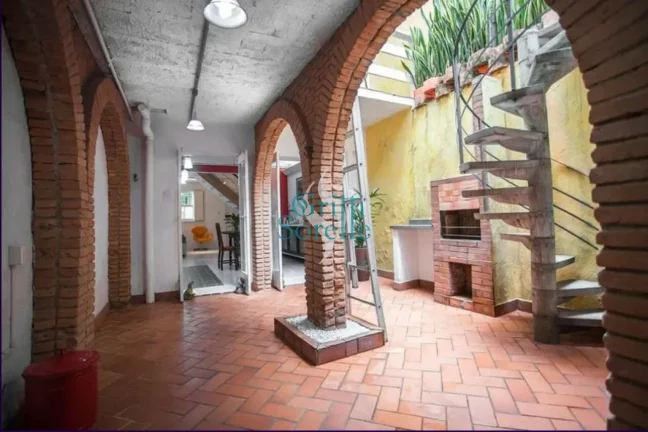 Imagem Casa/Sobrado de Vila à Venda em Pinheiros - São Paulo/SP.