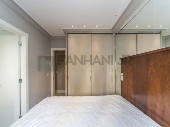 Imagem Vendo excelente apartamento na Rua Diogo Jácome - Vila Nova Conceição. Excelente apartamento com ambientes amplos e ensolarados, acabamento de primei