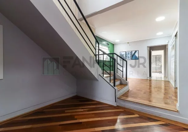 Imagem Casa Comercial para Locação em Jardim Paulista, São Paulo-SP: 8 Salas, 10 Vagas de Garagem, 450m² de Área!