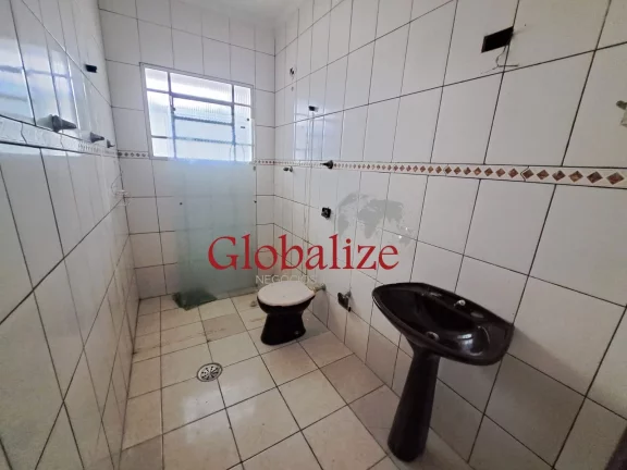 Imagem Casa à venda com 154m², 2 quartos, quintal, vaga para 3 carros por R$645.000,00 no Marapé em Santos