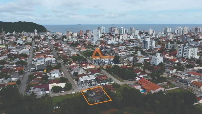 Imagem Terreno à venda com 520 m² (26 x 20 metros), localizado na Praia de Gravatá, Navegantes, em região com excelente potencial de valorização a venda com