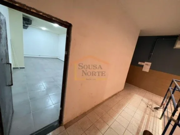 Imagem Salão comercial, reformado, com 400m² de area util. 
3 pavimentos, totalizando em 1000m² 
4 banhe...