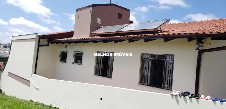 Imagem Casa com 03 dormitórios, com edicula no fundo localizado em Lages- SC