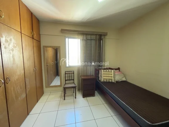 Imagem Este apartamento no Edifício Cambará destaca-se pela excelente localização na Rua Tiradentes, of...