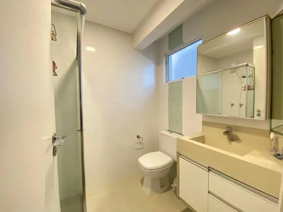 Imagem Apartamento frente mar com 3 suítes sendo 1 master e 2 vagas de garagem - Centro de Navegantes/SC