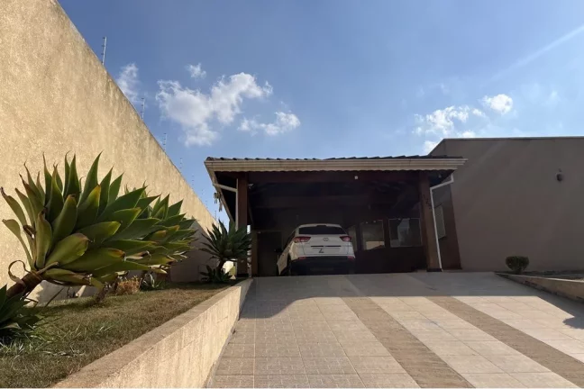 Imagem Chácara à venda em Atibaia - 700m² de terreno e 153m² de área construída