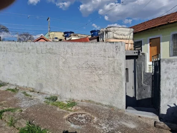 Casa com 70 M², 1 dormitório, 1 banheiro, sala, cozinha, área de serviços e quintal. Boa casa co...