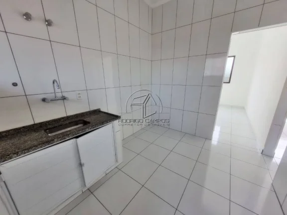 Imagem Espaçosa Casa Sobreposta Alta 2 Quartos no Tupi, Praia Grande