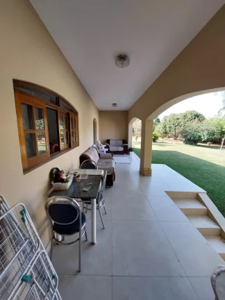 Imagem Chácara Exclusiva com 366m², 04 dormitórios - Bairro Flamboyant, Boituva/SP