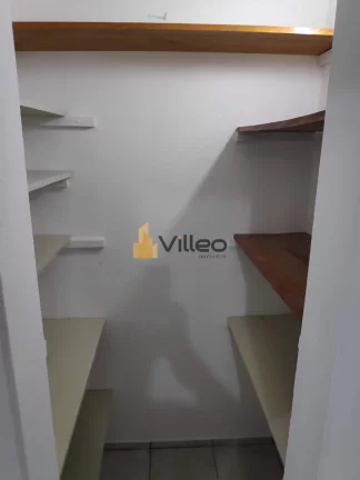 Imagem Duas casas.

Casa do piso superior: Em fino acabamento e inteira reformada.
Sala, dois quartos sendo...
