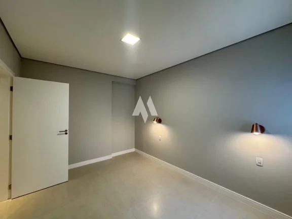 Imagem Apartamento reformado à venda com 3 suítes, na quadra da praia no bairro do Gonzaga em Santos/SP