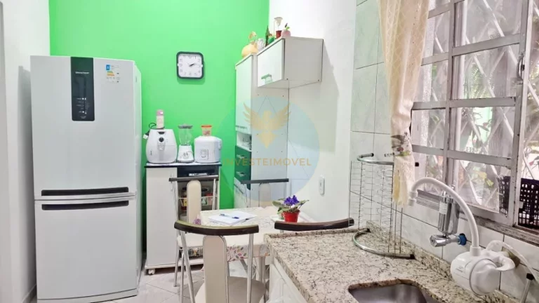 Imagem Casa com Kitnetes Independentes com Renda em Cotia