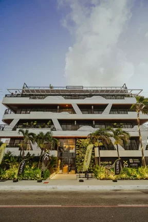 Imagem Apartamento térreo com área privativa á beira mar no Bessa - AP0975