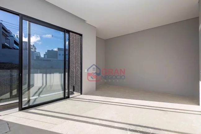 Imagem Casa alto padrão a venda próximo ao parque Tingui