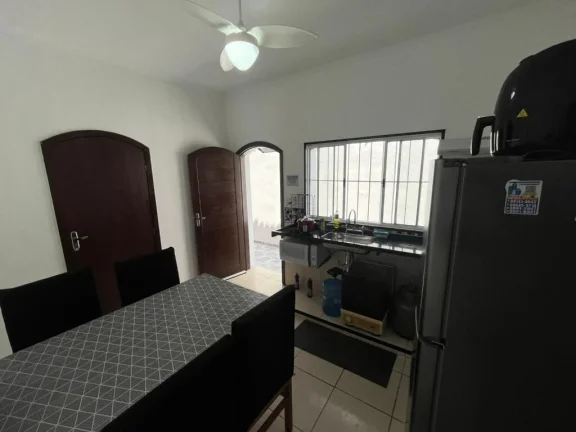 Imagem Maravilhosa Casa Isolada com Piscina na Guilhermina, Praia Grande