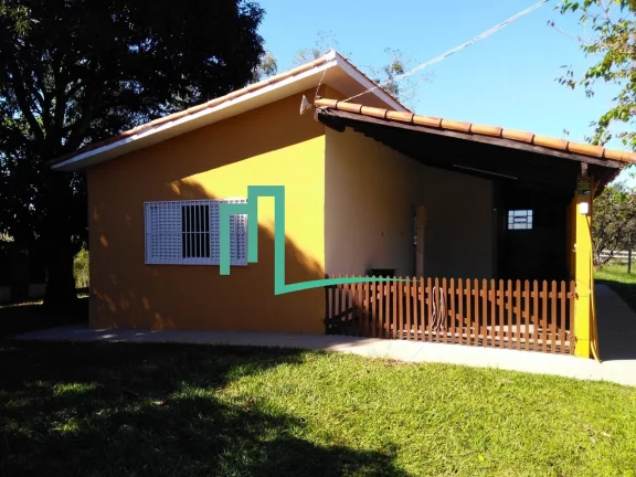 Imagem Fazenda à venda em Capetinga-MG na Zona Rural: 2 quartos, 1 sala, 1 banheiro, 1 vaga de garagem.
