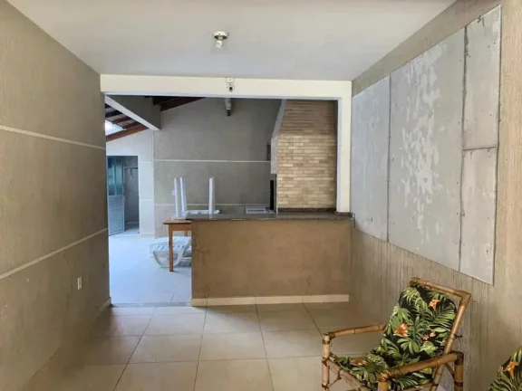 Imagem Casa com 4 dormitórios sendo 1 suíte em a 580m do mar em Morretes, Itapema/SC